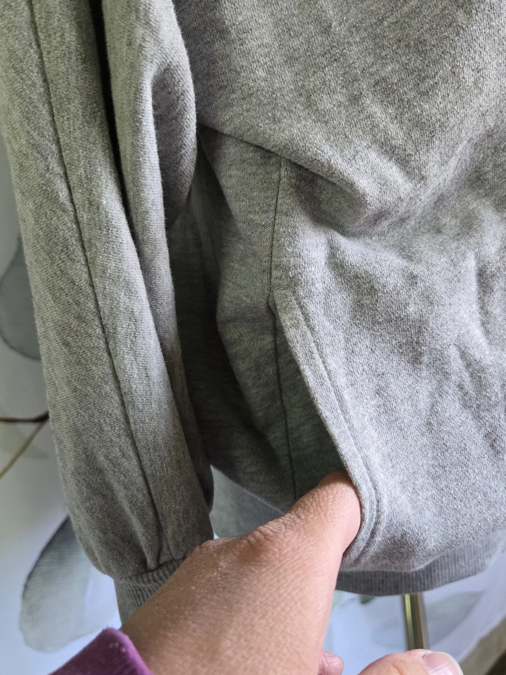 URBAN OUTFITTERS | Off-the-Shoulder Sweatshirt in Heather Gray sz XS